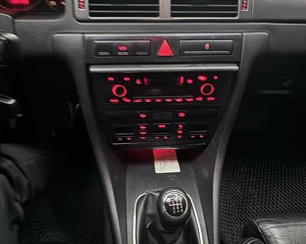 Синий Ауди А6, объемом двигателя 2.5 л и пробегом 301 тыс. км за 4500 $, фото 13 на Automoto.ua