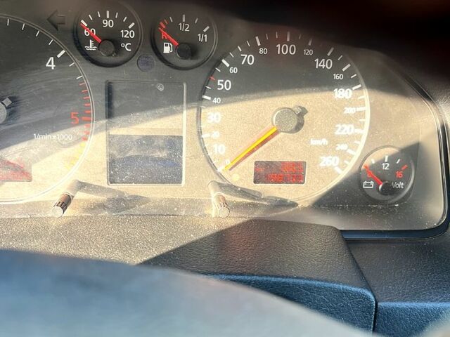 Синий Ауди А6, объемом двигателя 2.5 л и пробегом 209 тыс. км за 3600 $, фото 6 на Automoto.ua