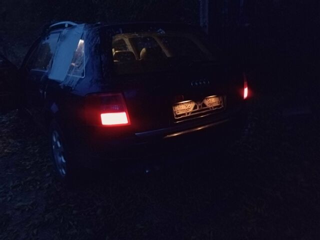 Синій Ауді А6, об'ємом двигуна 2.5 л та пробігом 296 тис. км за 1000 $, фото 4 на Automoto.ua