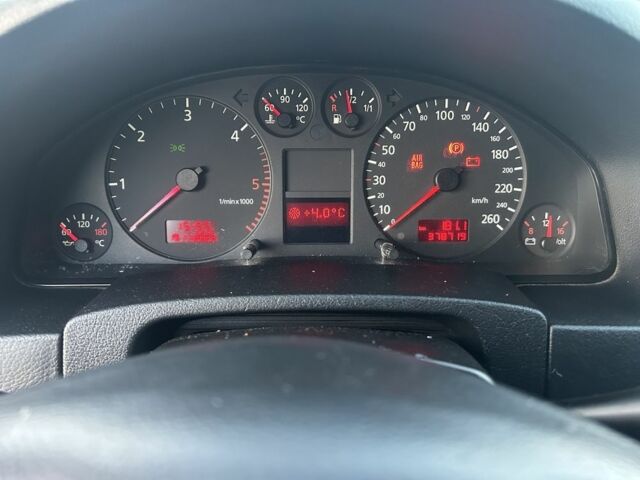 Синій Ауді А6, об'ємом двигуна 1.9 л та пробігом 379 тис. км за 2800 $, фото 3 на Automoto.ua