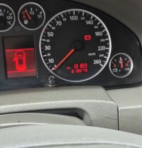 Синий Ауди А6, объемом двигателя 2.5 л и пробегом 320 тыс. км за 4200 $, фото 7 на Automoto.ua