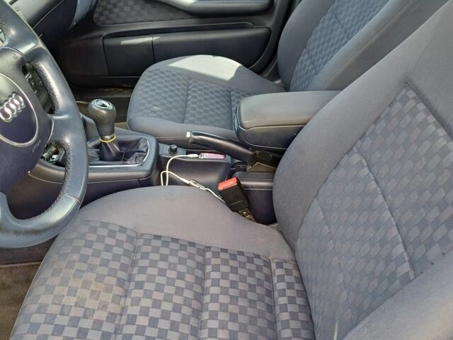 Синий Ауди А6, объемом двигателя 2 л и пробегом 360 тыс. км за 0 $, фото 3 на Automoto.ua