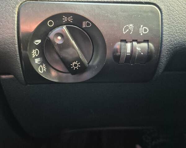 Синий Ауди А6, объемом двигателя 2.5 л и пробегом 341 тыс. км за 5800 $, фото 36 на Automoto.ua