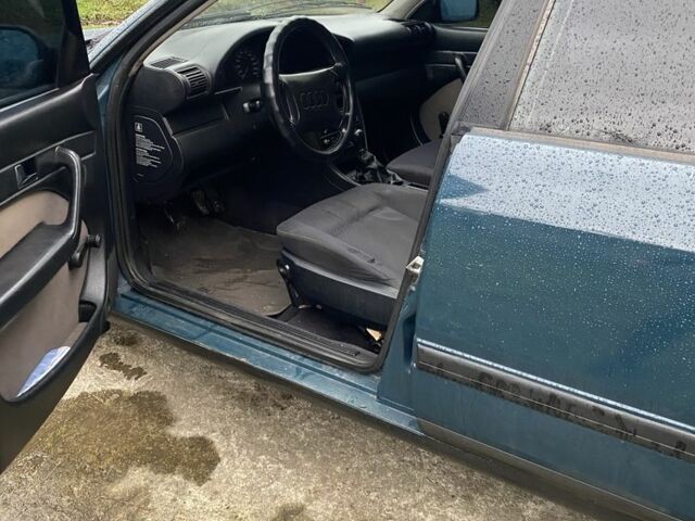 Зеленый Ауди А6, объемом двигателя 2.3 л и пробегом 388 тыс. км за 2200 $, фото 2 на Automoto.ua