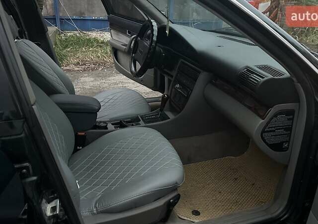 Зеленый Ауди А6, объемом двигателя 2.6 л и пробегом 285 тыс. км за 4000 $, фото 6 на Automoto.ua