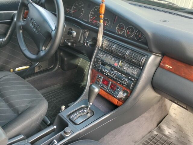 Зеленый Ауди А6, объемом двигателя 2.6 л и пробегом 298 тыс. км за 3700 $, фото 5 на Automoto.ua