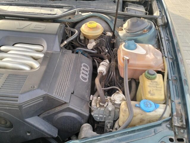 Зеленый Ауди А6, объемом двигателя 2.6 л и пробегом 298 тыс. км за 3700 $, фото 6 на Automoto.ua