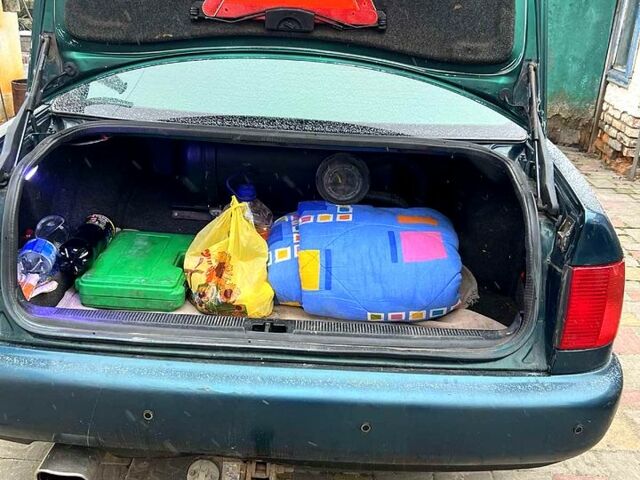 Зеленый Ауди А6, объемом двигателя 2.6 л и пробегом 270 тыс. км за 3000 $, фото 1 на Automoto.ua