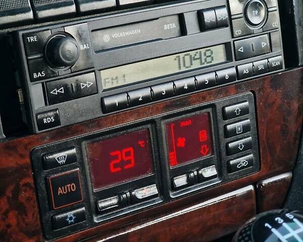 Зеленый Ауди А6, объемом двигателя 2 л и пробегом 402 тыс. км за 2250 $, фото 3 на Automoto.ua