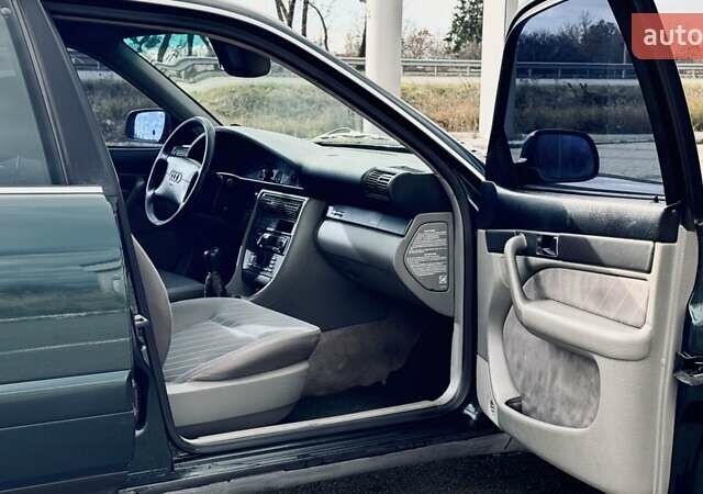 Зеленый Ауди А6, объемом двигателя 2.6 л и пробегом 407 тыс. км за 4000 $, фото 13 на Automoto.ua
