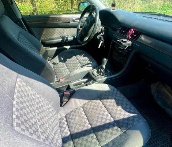 Зелений Ауді А6, об'ємом двигуна 1.8 л та пробігом 350 тис. км за 1900 $, фото 5 на Automoto.ua
