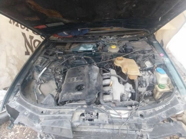 Зеленый Ауди А6, объемом двигателя 1.8 л и пробегом 200 тыс. км за 1600 $, фото 3 на Automoto.ua