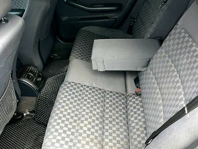 Зелений Ауді А6, об'ємом двигуна 2.4 л та пробігом 400 тис. км за 3977 $, фото 10 на Automoto.ua