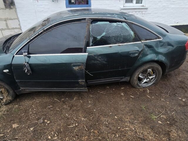 Зеленый Ауди А6, объемом двигателя 2.4 л и пробегом 320 тыс. км за 1400 $, фото 1 на Automoto.ua