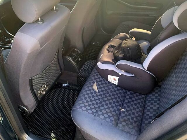 Зеленый Ауди А6, объемом двигателя 2.4 л и пробегом 393 тыс. км за 5000 $, фото 8 на Automoto.ua