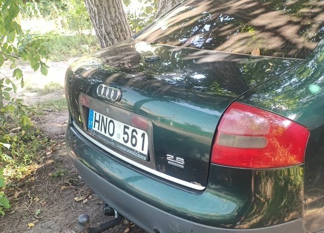 Зеленый Ауди А6, объемом двигателя 2.8 л и пробегом 300 тыс. км за 2400 $, фото 1 на Automoto.ua