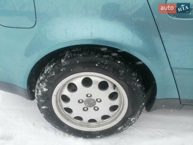 Зеленый Ауди А6, объемом двигателя 2.4 л и пробегом 300 тыс. км за 4900 $, фото 4 на Automoto.ua