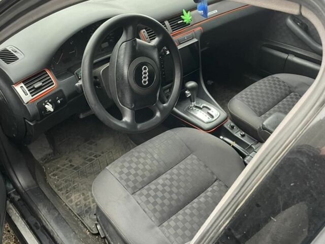 Зеленый Ауди А6, объемом двигателя 2.8 л и пробегом 300 тыс. км за 2400 $, фото 4 на Automoto.ua