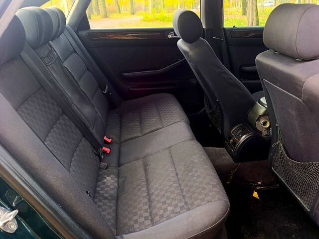 Зеленый Ауди А6, объемом двигателя 1.8 л и пробегом 334 тыс. км за 3000 $, фото 6 на Automoto.ua