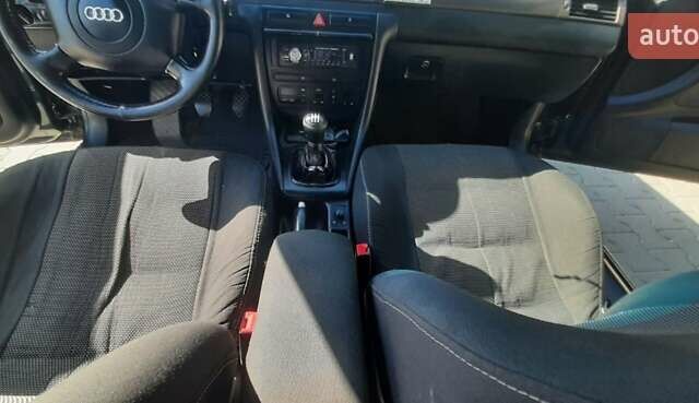 Ауді А6 1999 у Чернівцях на Automoto.ua Зелений Ауді А6, об'ємом двигуна 1.8 л та пробігом 320 тис. км за 3100 $, фото 1 на Automoto.ua