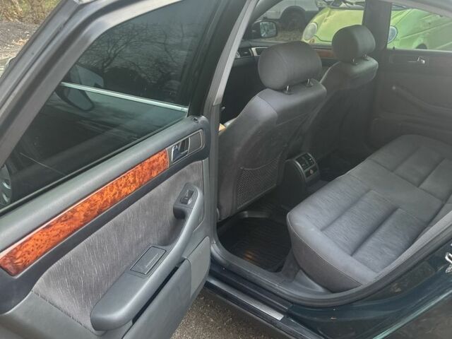 Зелений Ауді А6, об'ємом двигуна 2.4 л та пробігом 250 тис. км за 1750 $, фото 5 на Automoto.ua