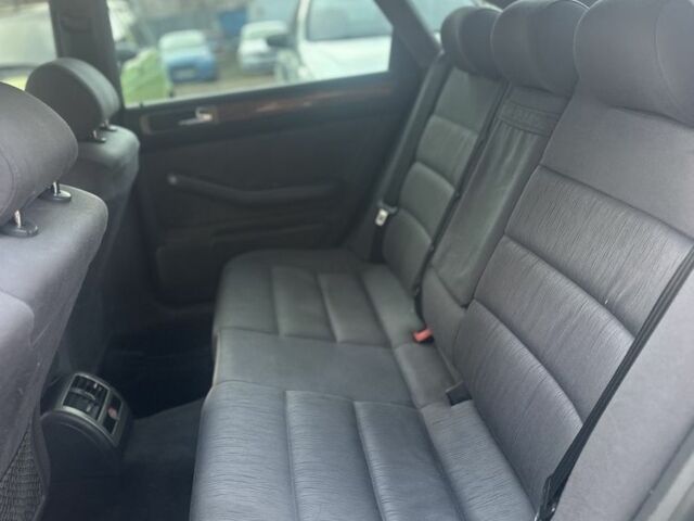 Зелений Ауді А6, об'ємом двигуна 2.4 л та пробігом 250 тис. км за 1750 $, фото 6 на Automoto.ua