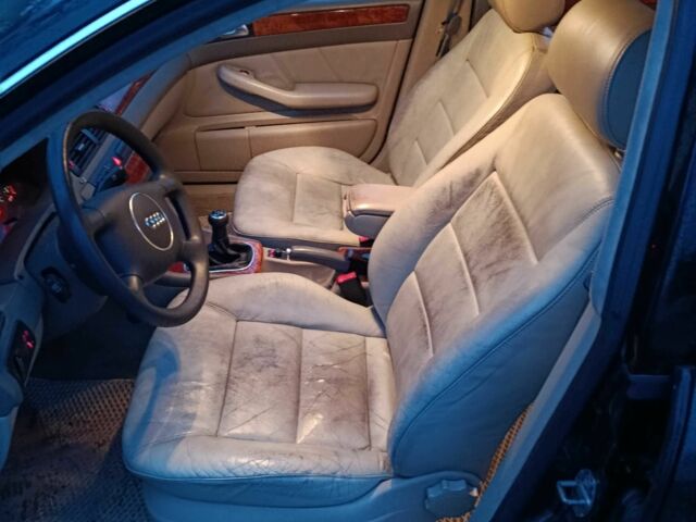 Зеленый Ауди А6, объемом двигателя 2.5 л и пробегом 334 тыс. км за 4100 $, фото 2 на Automoto.ua