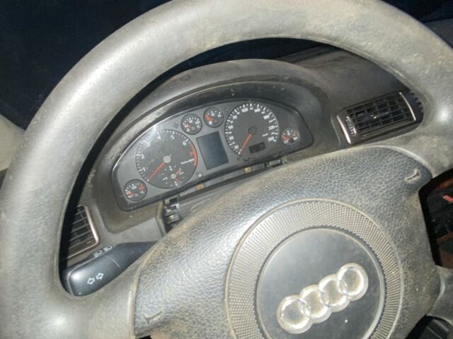 Зелений Ауді А6, об'ємом двигуна 2.4 л та пробігом 203 тис. км за 999 $, фото 6 на Automoto.ua