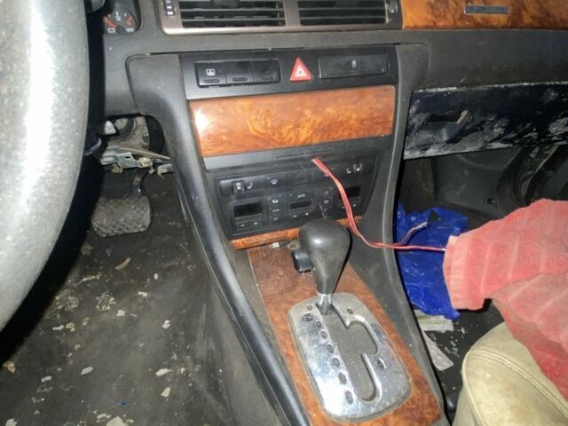 Зелений Ауді А6, об'ємом двигуна 2.4 л та пробігом 203 тис. км за 999 $, фото 7 на Automoto.ua