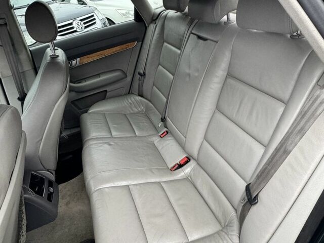 Зеленый Ауди А6, объемом двигателя 2.4 л и пробегом 240 тыс. км за 8500 $, фото 7 на Automoto.ua