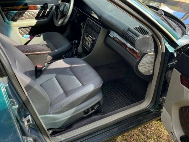 Зеленый Ауди А6, объемом двигателя 2.8 л и пробегом 380 тыс. км за 3000 $, фото 5 на Automoto.ua