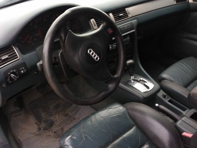 Зеленый Ауди А6, объемом двигателя 2.4 л и пробегом 443 тыс. км за 3100 $, фото 7 на Automoto.ua