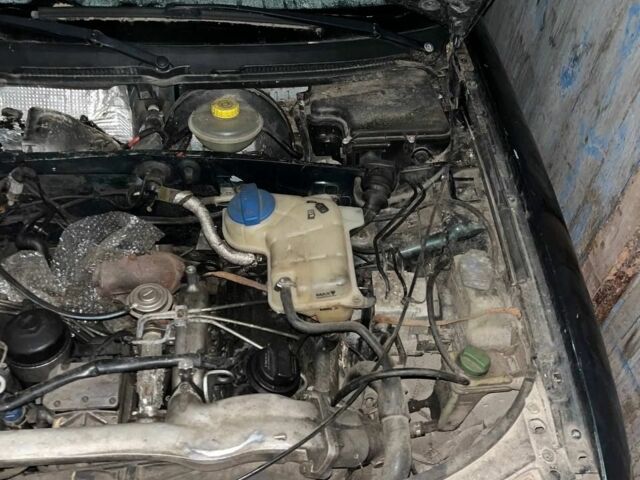 Зеленый Ауди А6, объемом двигателя 2.5 л и пробегом 500 тыс. км за 700 $, фото 6 на Automoto.ua