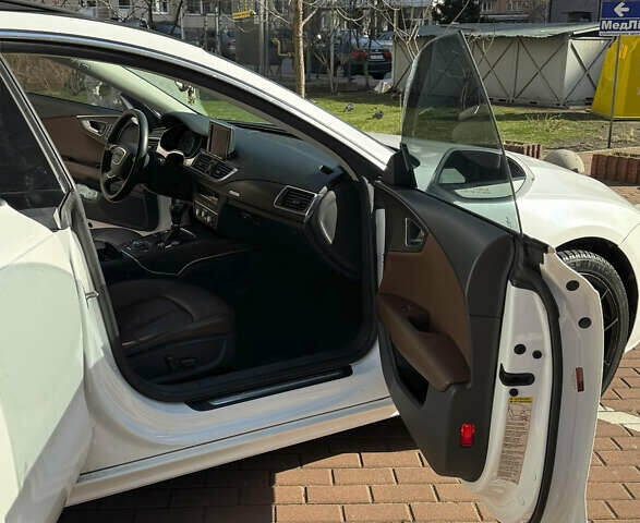 Белый Ауди A7 Sportback, объемом двигателя 3 л и пробегом 300 тыс. км за 12500 $, фото 8 на Automoto.ua