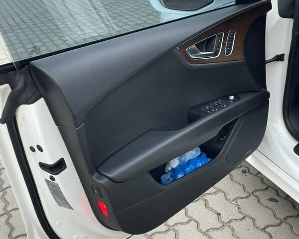 Белый Ауди A7 Sportback, объемом двигателя 3 л и пробегом 135 тыс. км за 25600 $, фото 16 на Automoto.ua