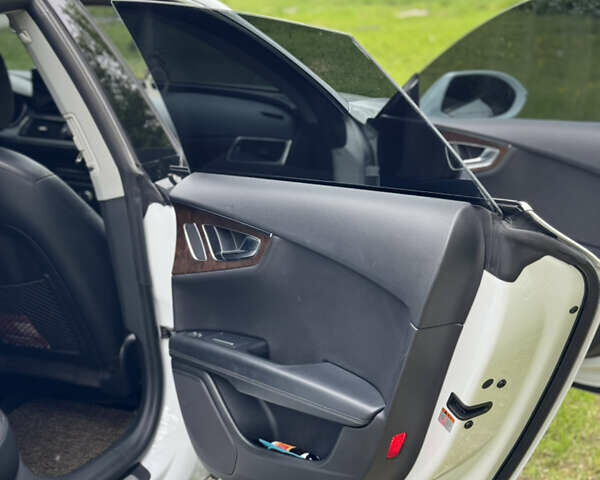Білий Ауді A7 Sportback, об'ємом двигуна 3 л та пробігом 170 тис. км за 30000 $, фото 8 на Automoto.ua