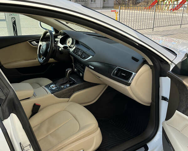 Белый Ауди A7 Sportback, объемом двигателя 3 л и пробегом 133 тыс. км за 26900 $, фото 16 на Automoto.ua