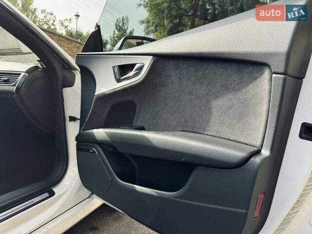 Белый Ауди A7 Sportback, объемом двигателя 3 л и пробегом 139 тыс. км за 26800 $, фото 19 на Automoto.ua