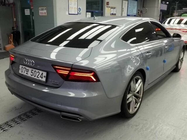 Серый Ауди A7 Sportback, объемом двигателя 3 л и пробегом 153 тыс. км за 8500 $, фото 3 на Automoto.ua