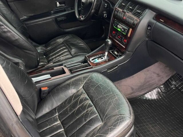 Белый Ауди А8, объемом двигателя 4.2 л и пробегом 432 тыс. км за 2900 $, фото 7 на Automoto.ua