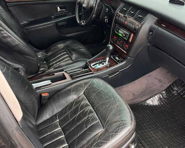 Белый Ауди А8, объемом двигателя 4.2 л и пробегом 425 тыс. км за 3900 $, фото 7 на Automoto.ua