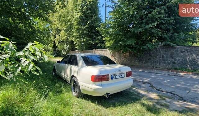Белый Ауди А8, объемом двигателя 4.2 л и пробегом 350 тыс. км за 3500 $, фото 4 на Automoto.ua