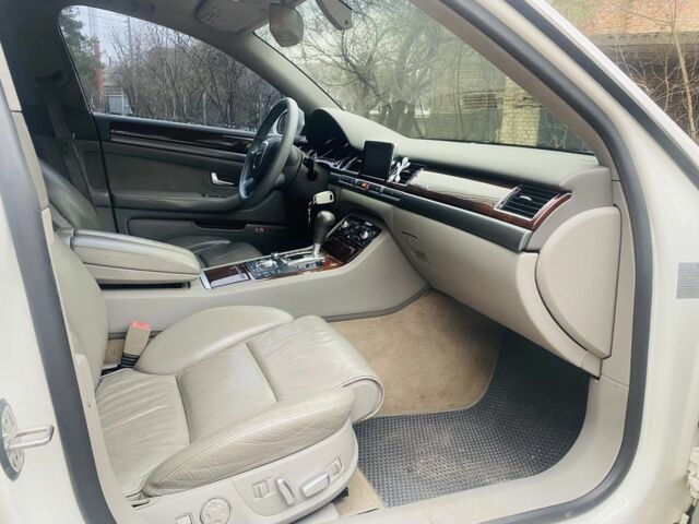 Белый Ауди А8, объемом двигателя 4.2 л и пробегом 220 тыс. км за 7900 $, фото 5 на Automoto.ua