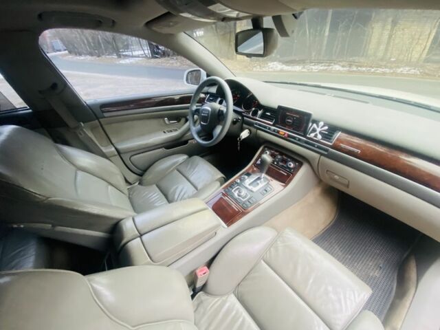 Белый Ауди А8, объемом двигателя 4.2 л и пробегом 220 тыс. км за 7900 $, фото 6 на Automoto.ua