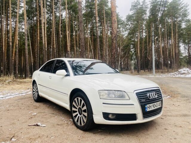 Белый Ауди А8, объемом двигателя 4.2 л и пробегом 220 тыс. км за 7900 $, фото 1 на Automoto.ua