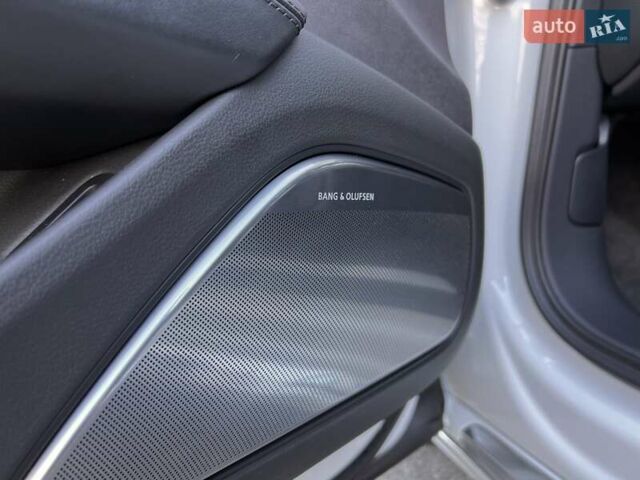 Белый Ауди А8, объемом двигателя 4.16 л и пробегом 114 тыс. км за 19900 $, фото 23 на Automoto.ua