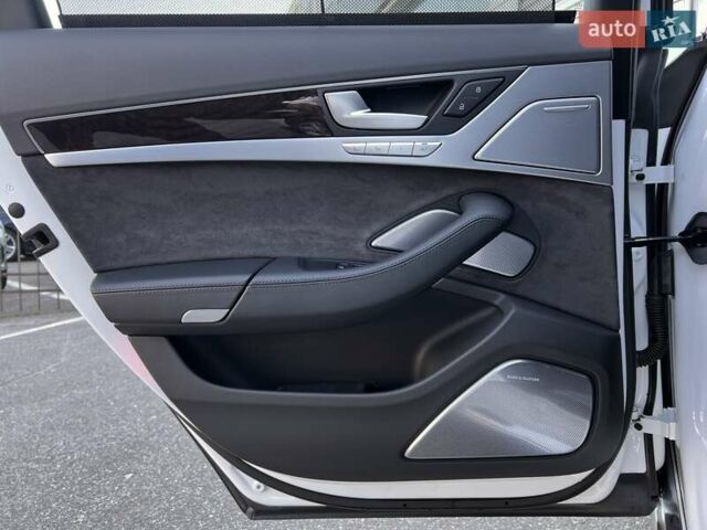 Белый Ауди А8, объемом двигателя 4.16 л и пробегом 114 тыс. км за 19900 $, фото 30 на Automoto.ua