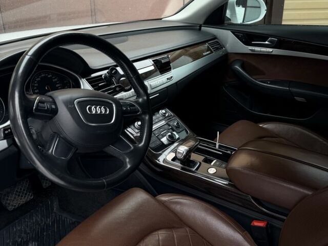 Белый Ауди А8, объемом двигателя 3 л и пробегом 263 тыс. км за 18000 $, фото 5 на Automoto.ua