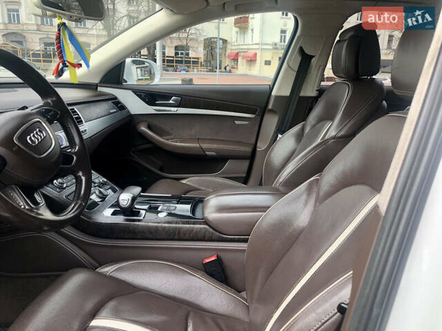 Белый Ауди А8, объемом двигателя 2.97 л и пробегом 205 тыс. км за 19000 $, фото 25 на Automoto.ua