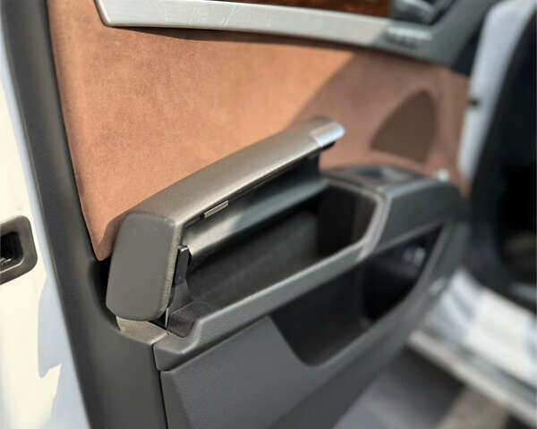 Белый Ауди А8, объемом двигателя 3 л и пробегом 143 тыс. км за 18300 $, фото 28 на Automoto.ua